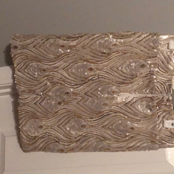 Gorgeous shimmery skirt from Windsor - Picture 3 of 3